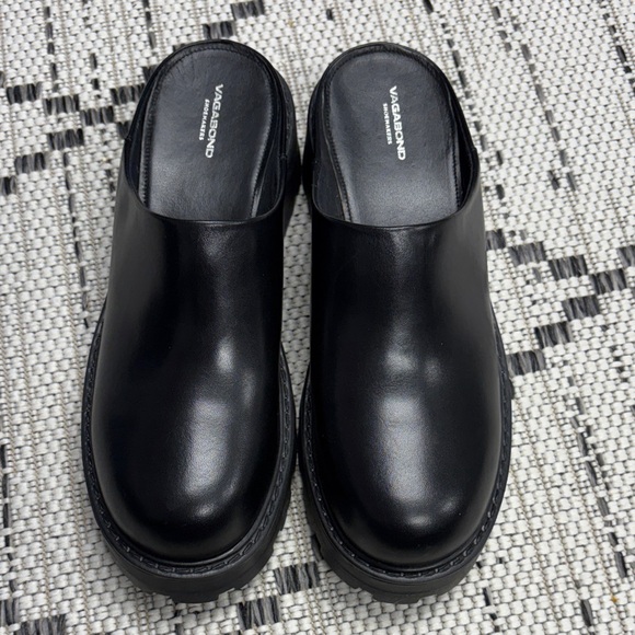Vagabond Shoes - Vagabond Women's Black Slip-On clogs